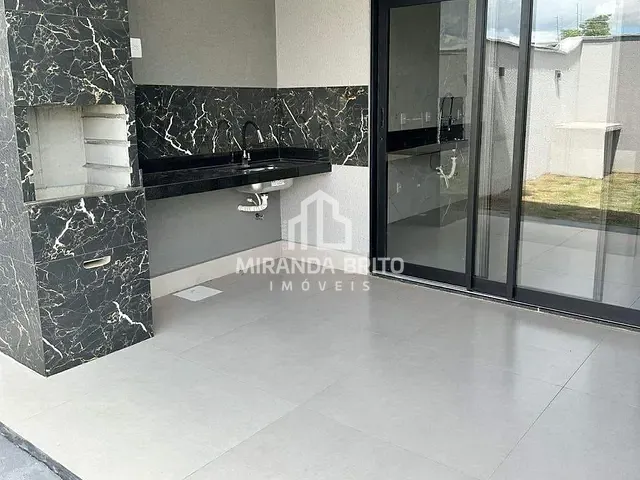 Casa 3 quartos e 2 banheiros, à venda, no bairro Jardim Cristalino em Aparecida de Goiânia