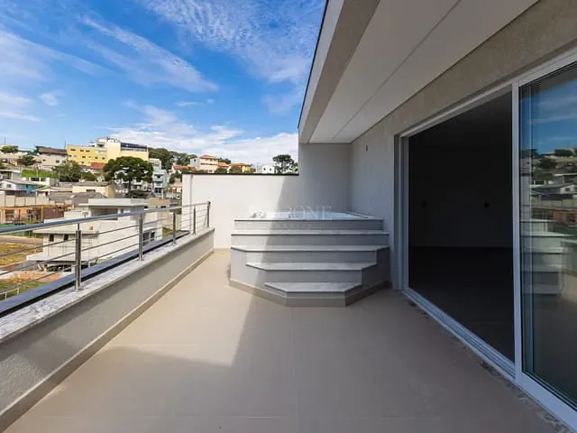 Casa 3 quartos e 4 banheiros, à venda, no bairro Pilarzinho em Curitiba