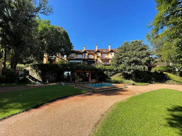 Casa com 208m² 4 quartos e 3 banheiros, à venda, no bairro Suiça em Gramado