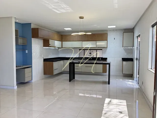 Casa 4 quartos e 3 banheiros, à venda, no bairro Nossa Senhora da Vitória em Ilhéus