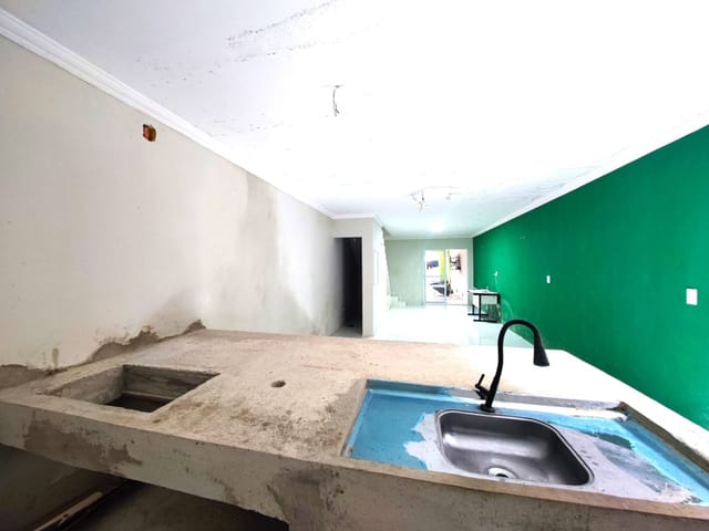 Casa com 76m² 3 quartos e 2 banheiros, à venda, no bairro Dias Macedo em Fortaleza