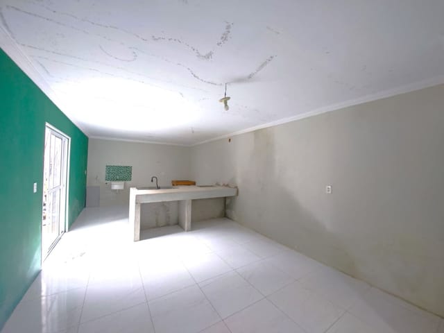 Casa com 76m² 3 quartos e 2 banheiros, à venda, no bairro Dias Macedo em Fortaleza