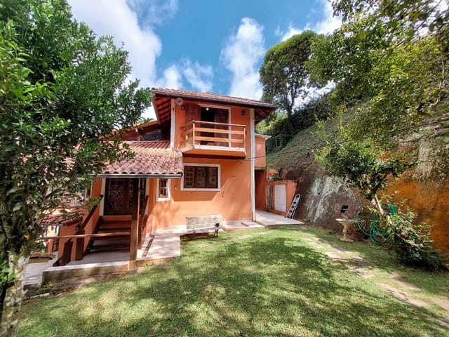 Casa com 2800m², à venda, no bairro Itaipava em Petrópolis