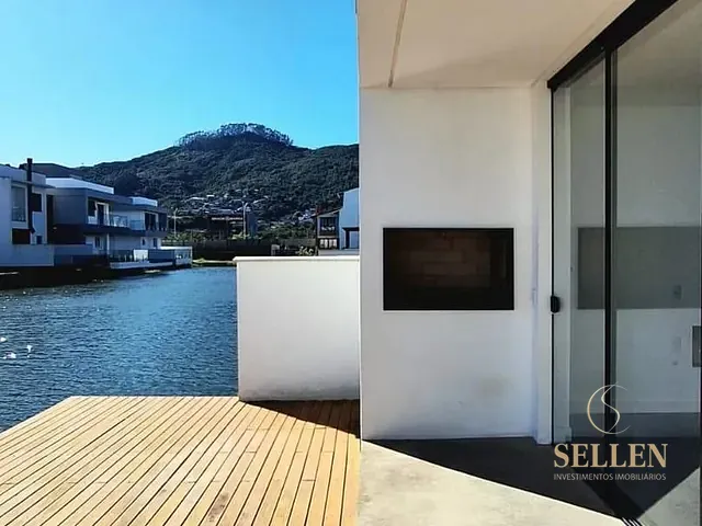 Casa 2 quartos e 2 banheiros, à venda, no bairro Deltaville em Biguaçu