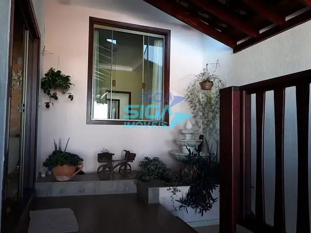 Casa com 300m² 2 quartos e 2 banheiros, à venda, no bairro Colinas de Santa Bárbara em Pouso Alegre