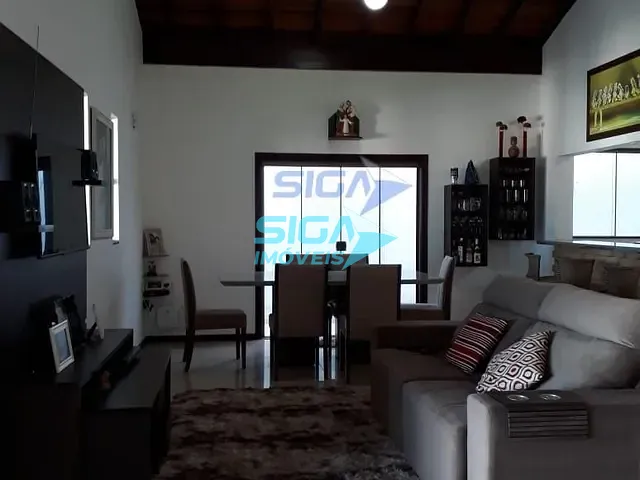 Casa com 300m² 2 quartos e 2 banheiros, à venda, no bairro Colinas de Santa Bárbara em Pouso Alegre