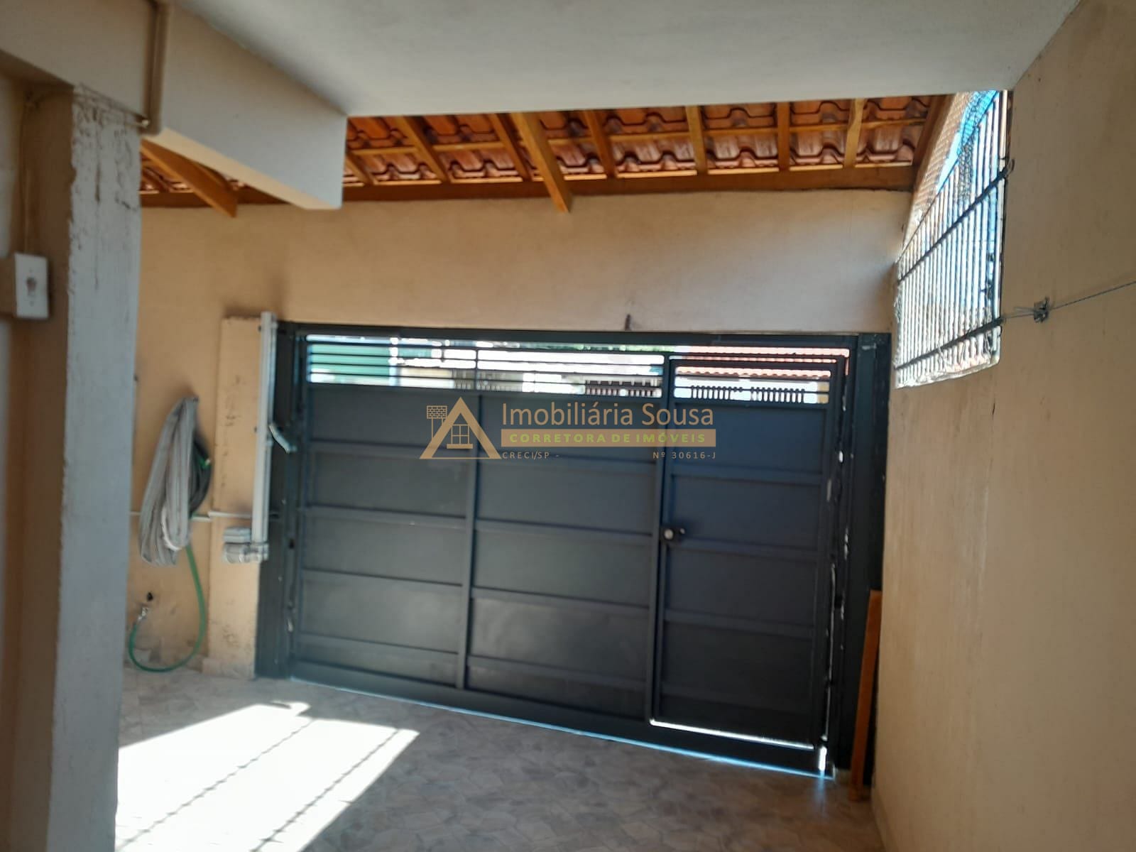 Casa à venda com 3 quartos, 122m² - Foto 1