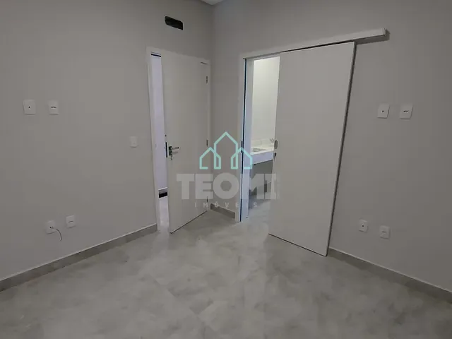 Casa com 300m² 3 quartos e 3 banheiros, à venda, no bairro Jardim Santa Tereza em Taubaté