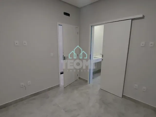 Casa com 300m² 3 quartos e 3 banheiros, à venda, no bairro Jardim Santa Tereza em Taubaté