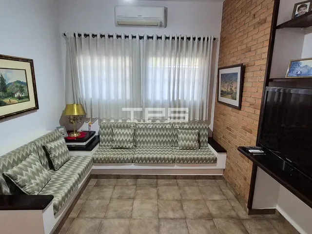 Casa com 300m² 3 quartos e 2 banheiros, à venda, no bairro Portal das Colinas em Guaratinguetá