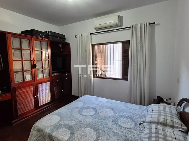 Casa com 300m² 3 quartos e 2 banheiros, à venda, no bairro Portal das Colinas em Guaratinguetá