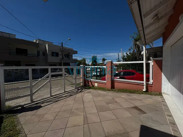 Casa 4 quartos e 3 banheiros, à venda, no bairro Centro em Xangri-Lá