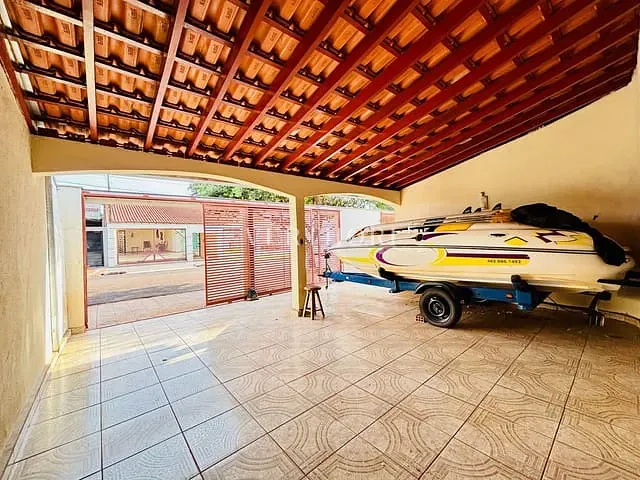 Casa com 400m² 3 quartos e 3 banheiros, à venda, no bairro Aeroporto em Londrina