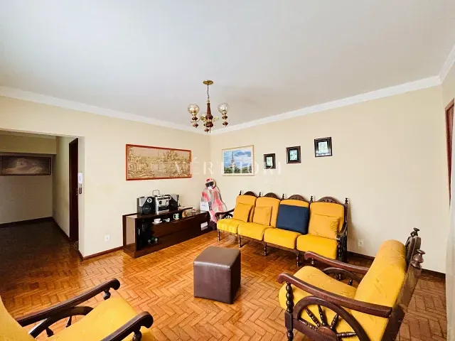 Casa com 400m² 3 quartos e 3 banheiros, à venda, no bairro Aeroporto em Londrina
