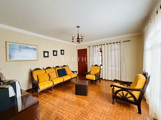 Casa com 400m² 3 quartos e 3 banheiros, à venda, no bairro Aeroporto em Londrina