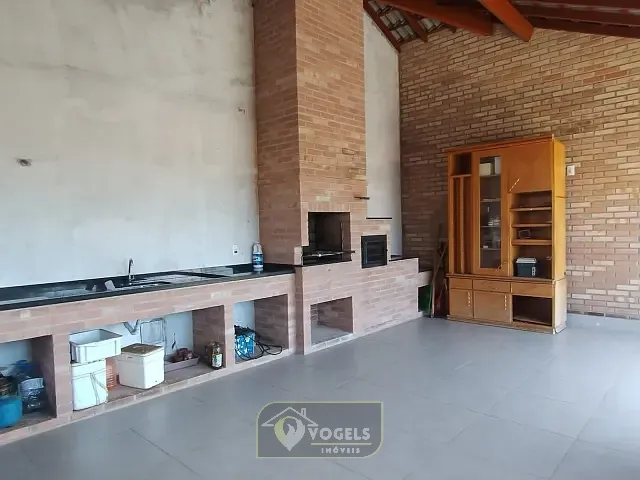 Casa 4 quartos e 6 banheiros, à venda, no bairro Núcleo Urbano Parque Ana Helena em Jaguariúna