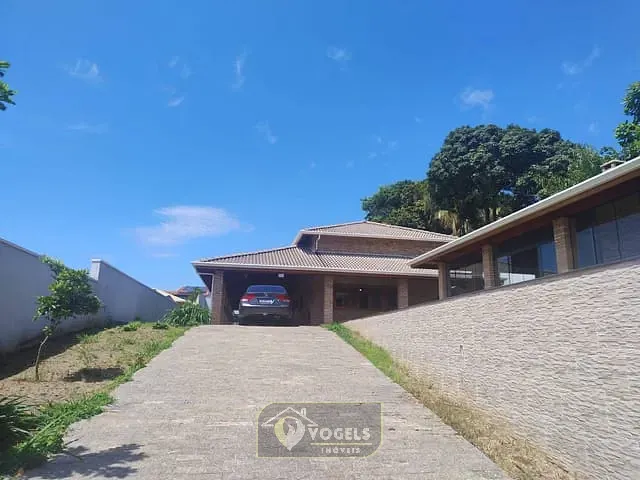 Casa 4 quartos e 6 banheiros, à venda, no bairro Núcleo Urbano Parque Ana Helena em Jaguariúna