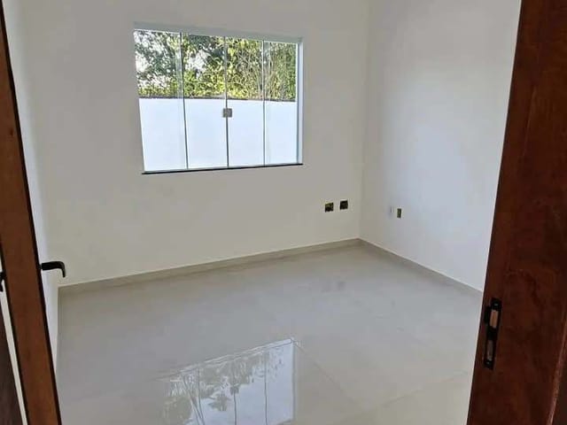 Casa 2 quartos e 1 banheiro, à venda, no bairro Jardim Campomar em Rio das Ostras
