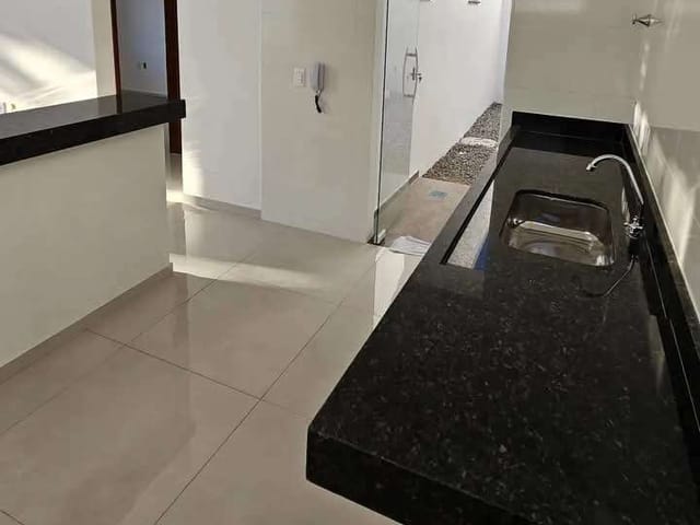 Casa 2 quartos e 1 banheiro, à venda, no bairro Jardim Campomar em Rio das Ostras