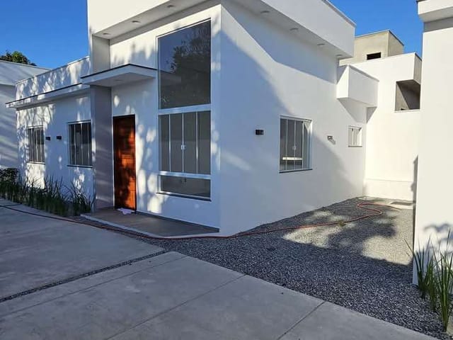 Casa 2 quartos e 1 banheiro, à venda, no bairro Jardim Campomar em Rio das Ostras