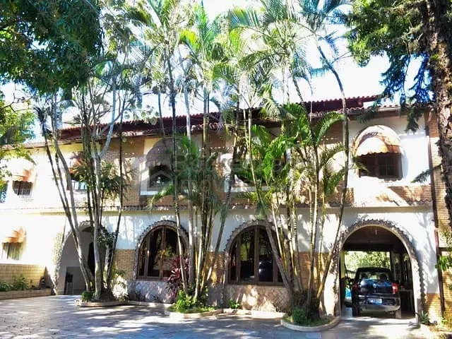 Casa com 1200m² 10 quartos e 8 banheiros, à venda, no bairro a consultar em Piraí