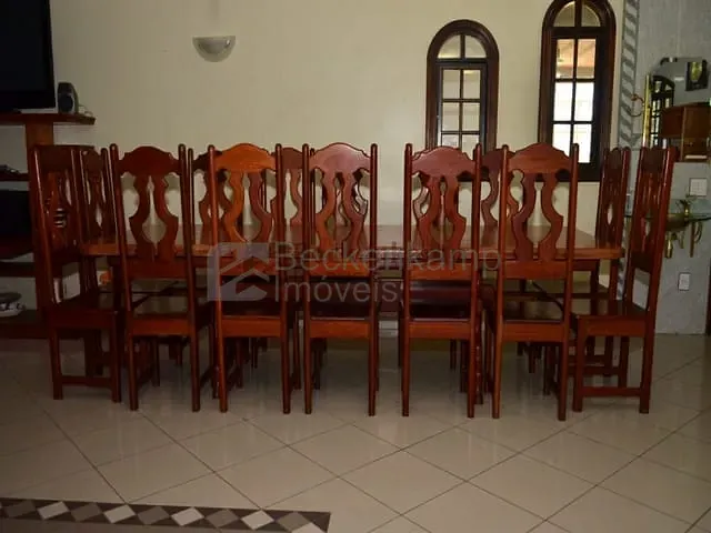 Casa com 1200m² 10 quartos e 8 banheiros, à venda, no bairro a consultar em Piraí