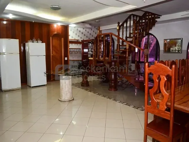 Casa com 1200m² 10 quartos e 8 banheiros, à venda, no bairro a consultar em Piraí