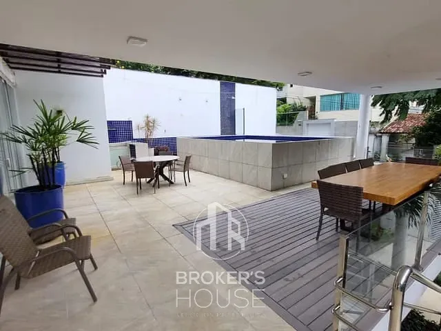 Casa com 338m² 3 quartos e 5 banheiros, à venda ou para alugar, no bairro Fradinhos em Vitória