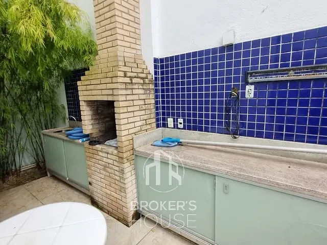 Casa com 338m² 3 quartos e 5 banheiros, à venda ou para alugar, no bairro Fradinhos em Vitória