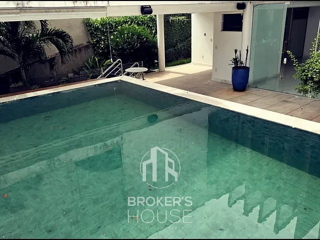 Casa com 338m² 3 quartos e 5 banheiros, à venda ou para alugar, no bairro Fradinhos em Vitória