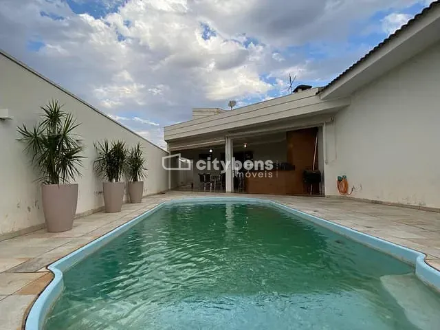 Casa 3 quartos e 5 banheiros, à venda, no bairro Aeroporto em Araçatuba