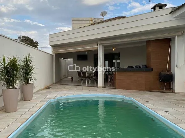 Casa 3 quartos e 5 banheiros, à venda, no bairro Aeroporto em Araçatuba