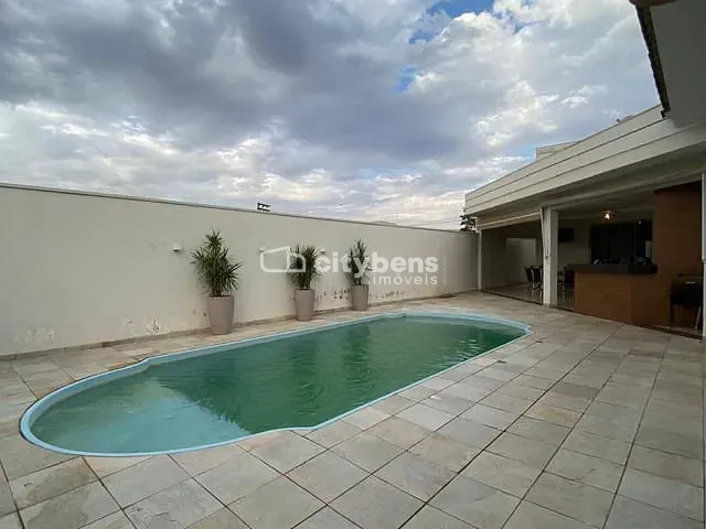 Casa 3 quartos e 5 banheiros, à venda, no bairro Aeroporto em Araçatuba