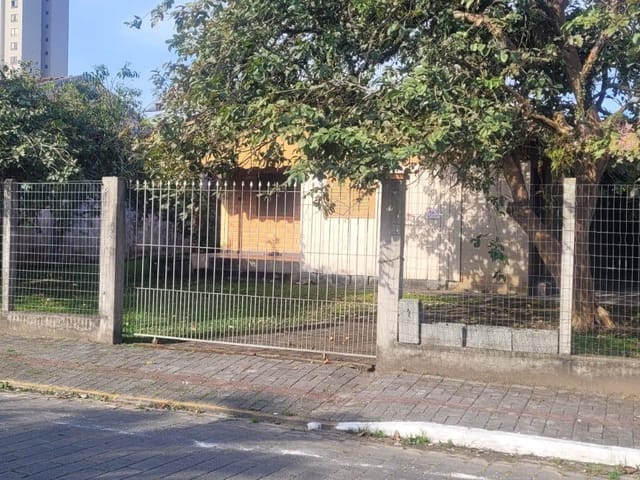 Casa com 264m² 3 quartos e 2 banheiros, à venda, no bairro Armação em Penha
