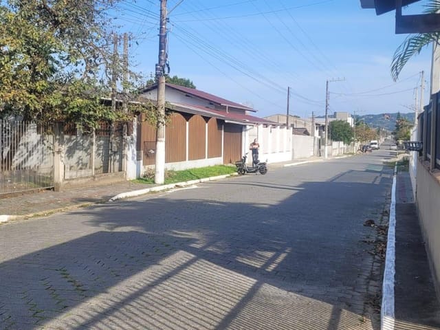 Casa com 264m² 3 quartos e 2 banheiros, à venda, no bairro Armação em Penha