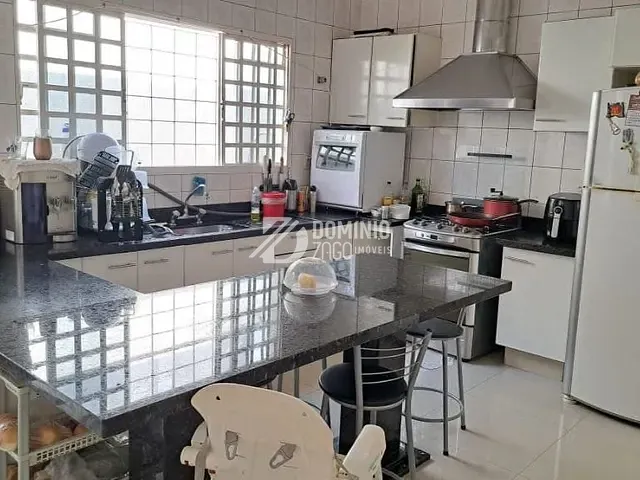 Casa com 308m² 3 quartos e 5 banheiros, à venda, no bairro Jardim São Bento em Uberaba