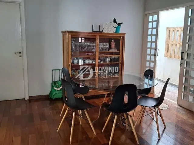 Casa com 308m² 3 quartos e 5 banheiros, à venda, no bairro Jardim São Bento em Uberaba