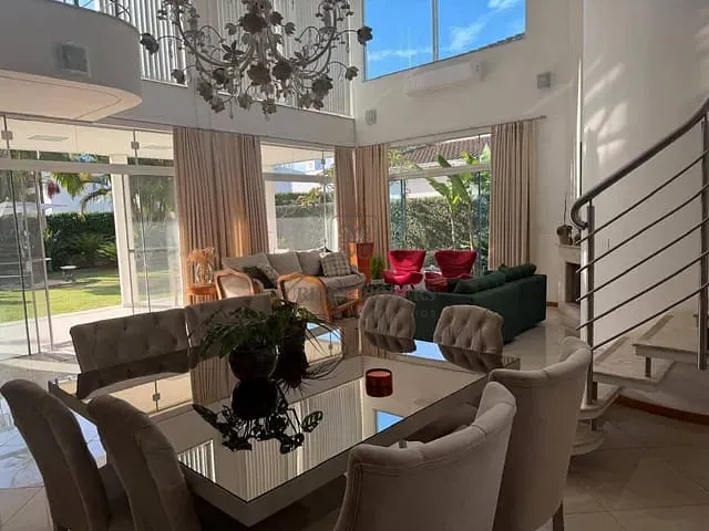 Casa 5 quartos e 7 banheiros, à venda, no bairro Jurerê Internacional em Florianópolis