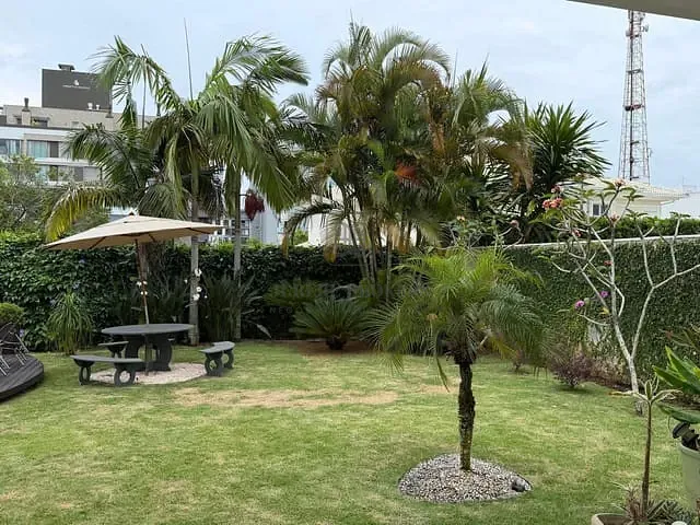 Casa 5 quartos e 7 banheiros, à venda, no bairro Jurerê Internacional em Florianópolis