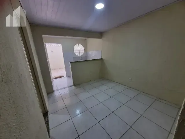 Casa com 60m² 2 quartos e 1 banheiro, para alugar, no bairro Dom Rodrigo em Nova Iguaçu