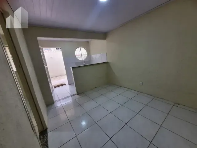 Casa com 60m² 2 quartos e 1 banheiro, para alugar, no bairro Dom Rodrigo em Nova Iguaçu