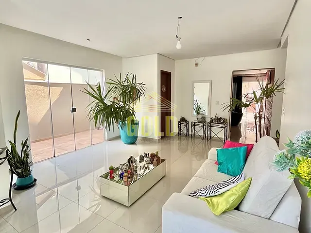 Casa 5 quartos e 3 banheiros, à venda, no bairro Aragarça em Londrina