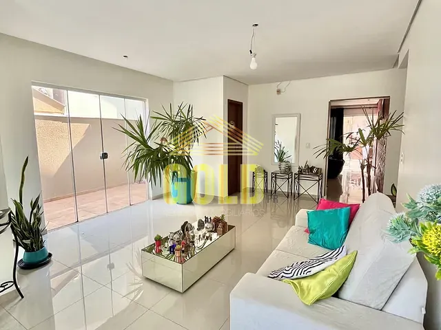Casa 5 quartos e 3 banheiros, à venda, no bairro Aragarça em Londrina