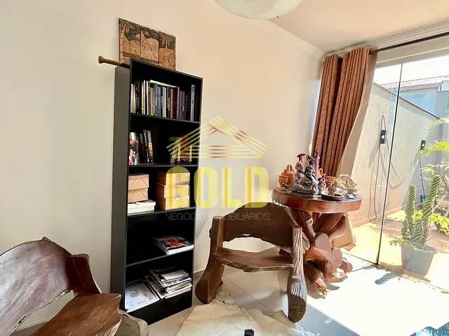 Casa 5 quartos e 3 banheiros, à venda, no bairro Aragarça em Londrina