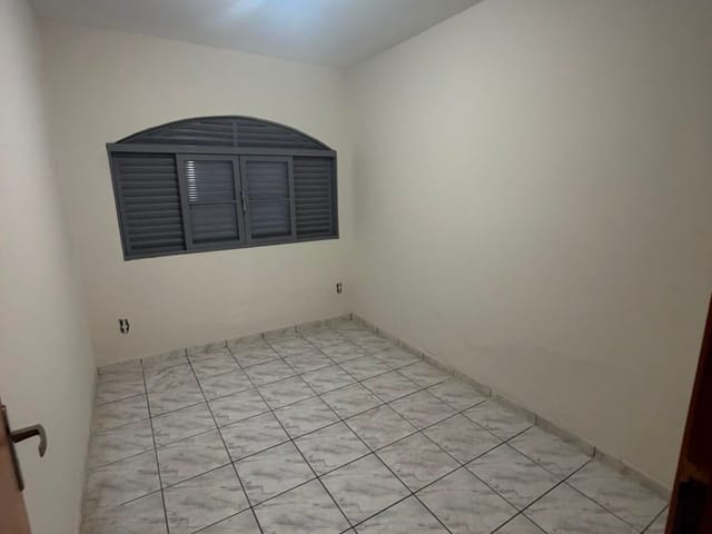 Casa com 150m² 3 quartos e 1 banheiro, à venda, no bairro Parque Residencial Jaguari em Americana