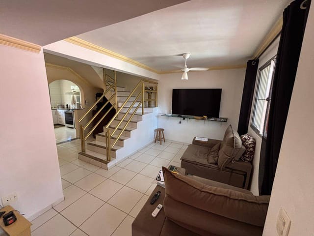 Casa com 200m² 3 quartos e 3 banheiros, à venda, no bairro Pedra Azul 3ª Seção em Contagem