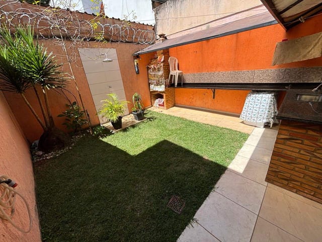 Casa com 200m² 3 quartos e 3 banheiros, à venda, no bairro Pedra Azul 3ª Seção em Contagem