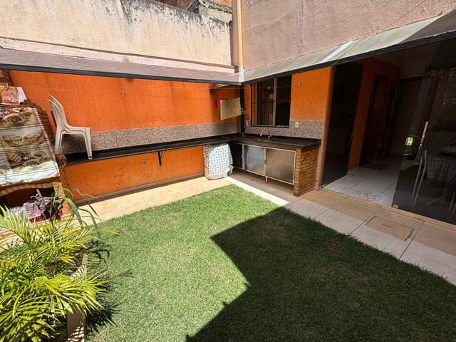 Casa com 200m² 3 quartos e 3 banheiros, à venda, no bairro Pedra Azul 3ª Seção em Contagem