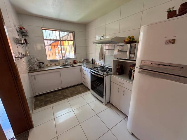 Casa com 200m² 3 quartos e 3 banheiros, à venda, no bairro Pedra Azul 3ª Seção em Contagem