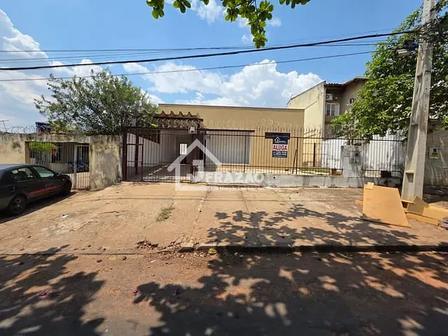 Casa com 455m² 3 quartos e 3 banheiros, para alugar, no bairro Vila Colemar Natal e Silva em Goiânia